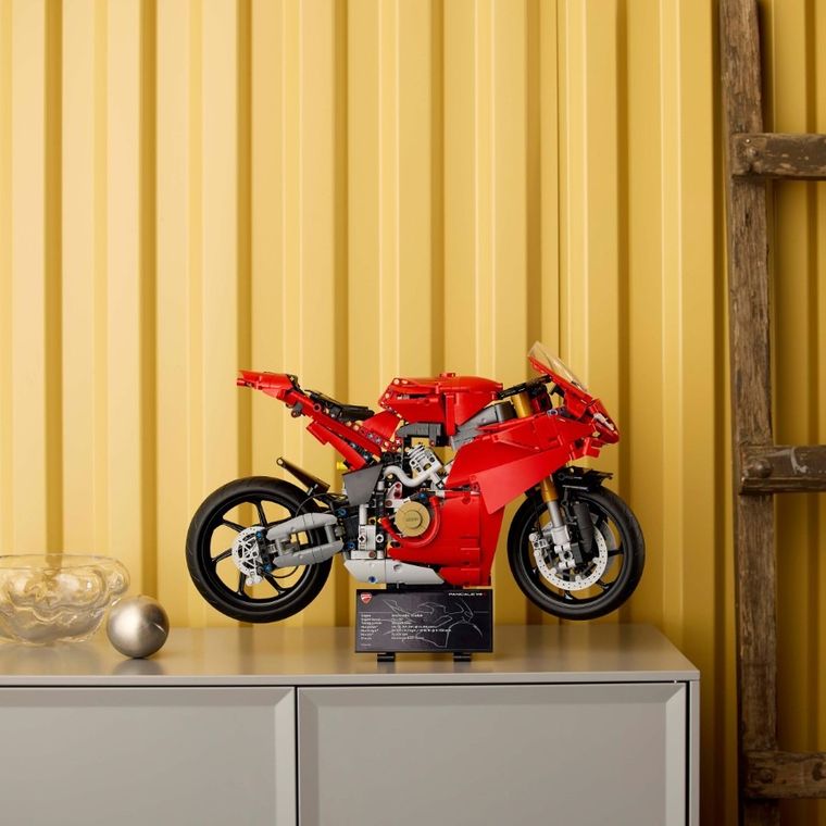 LEGO Technic, Motocicleta Ducati Panigale V4 S, 42202