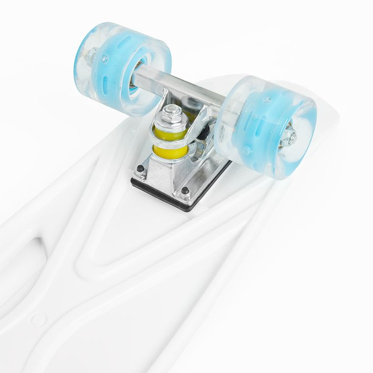 Smiki, Baiat, placa skateboard de tip fish cu roti LED
