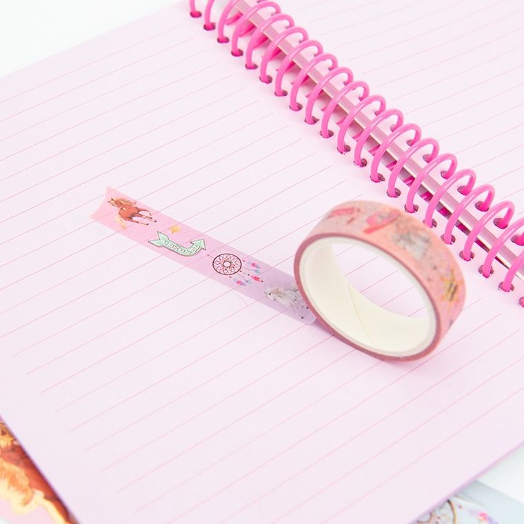 Smiki, Caluti, jurnal cu accesorii