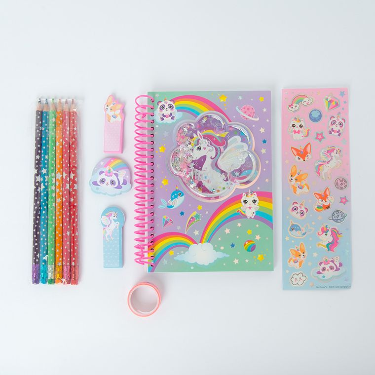 Smiki, carnetel cu creioane colorate si accesorii