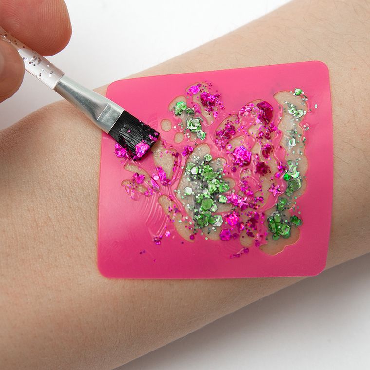 Smiki, Tatuaje care stralucesc in intuneric, set creativ