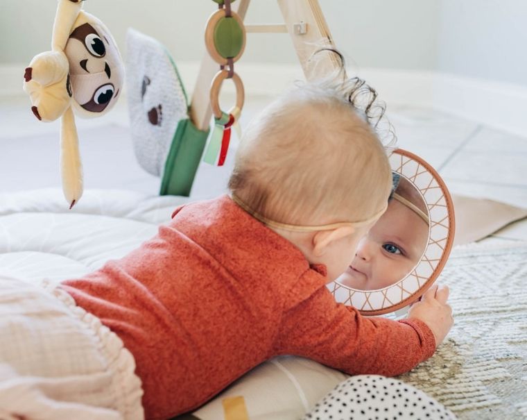 Tiny Love, Boho Chic, saltea de activitati pentru bebelusi cu suport din lemn