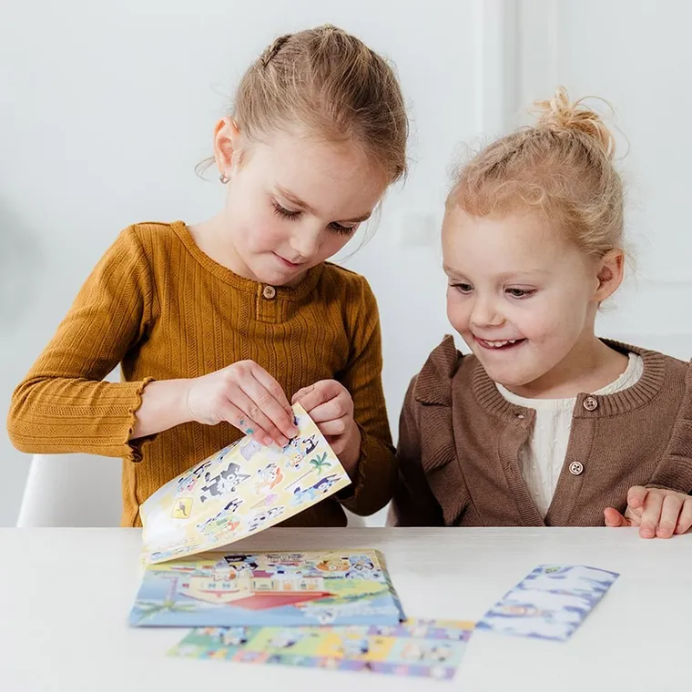 Totum, Bluey, set de stickere cu imagine de fundal