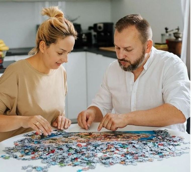 Trefl, Emily in Paris: Fashion Magazine, puzzle, 1000 piese