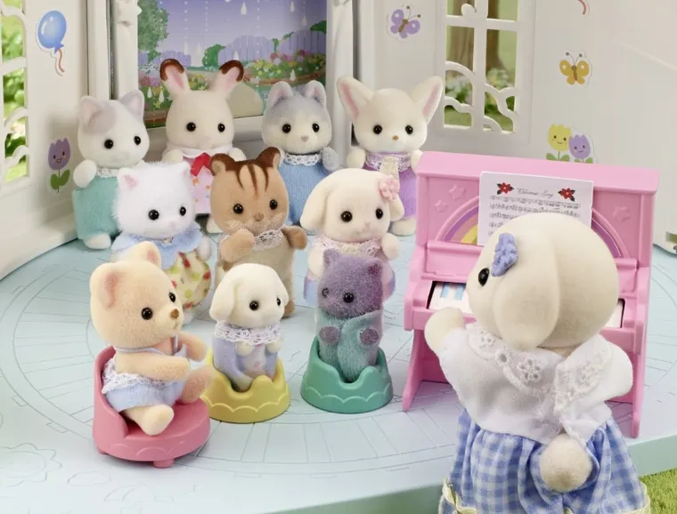 Sylvanian Families, Gradinita colorata, set cu figurine, 5743