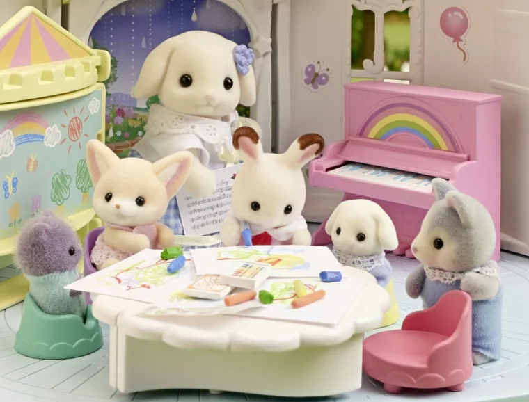 Sylvanian Families, Gradinita colorata, set cu figurine, 5743