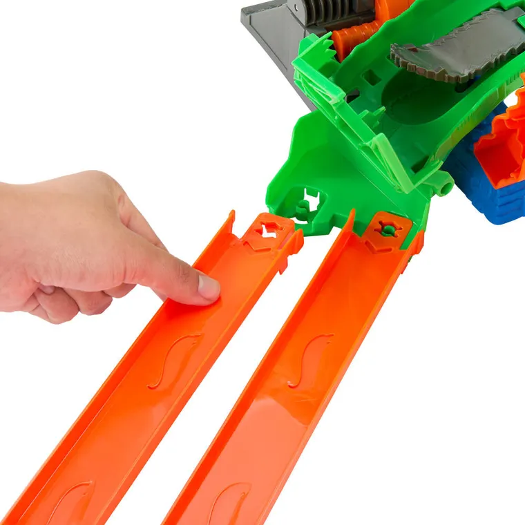 Hot Wheels, Monster Trucks, Dragon Demolition, set de joaca cu 2 masini