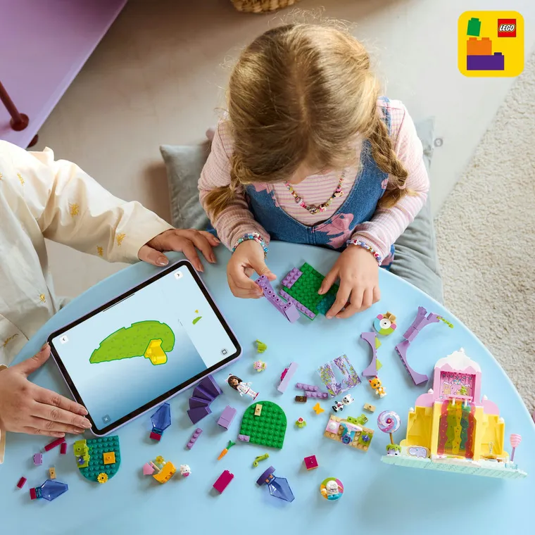 LEGO Gabby's Dollhouse, Muntele de dulciuri si gradina Miau-Zanei, 11205