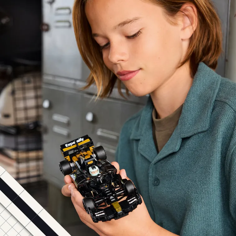 LEGO Speed Champions, Masina de curse a echipei APXGP din F1: The Movie, 77252