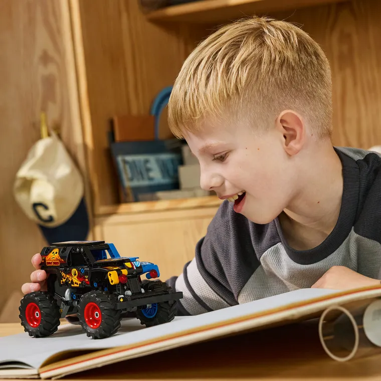 LEGO Technic, Monster Jam Grave Digger Foc si gheata, 42219