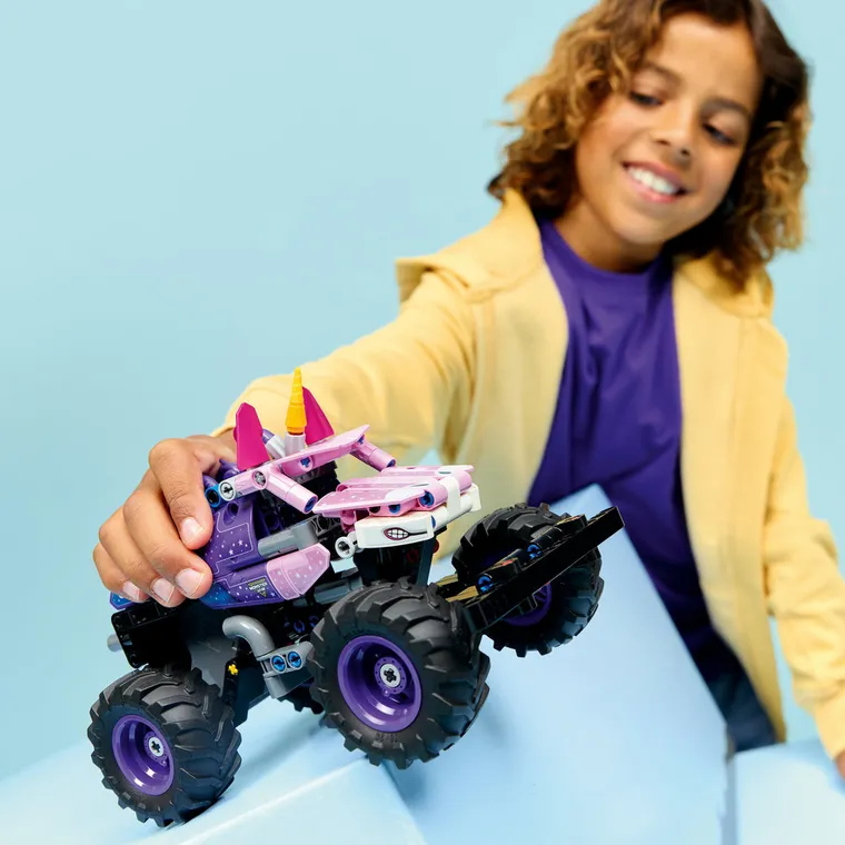 LEGO Technic, Monster Jam Sparkle Smash cu motor cu arc, 42220