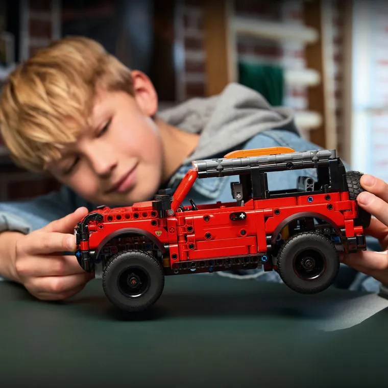 LEGO Technic, SUV Ford Bronco, 42213