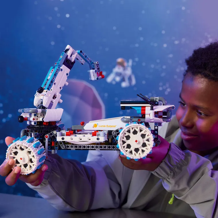 LEGO Technic, Vehicul spatial Rover Lunar Outpost, 42211