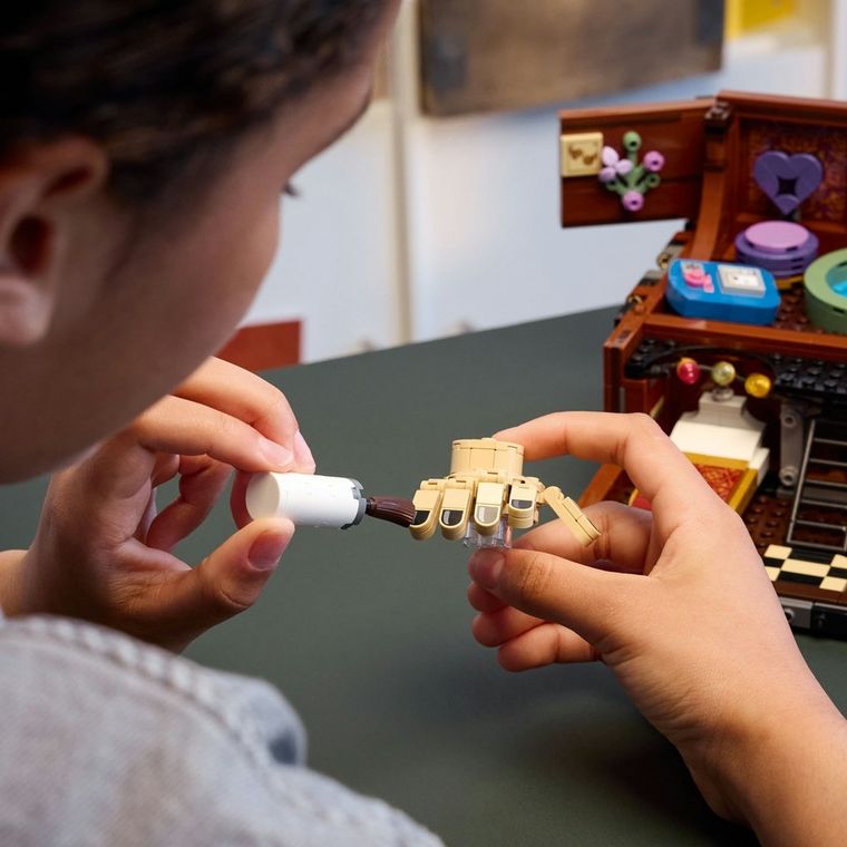 LEGO Wednesday, Apartamentul lui Mana, 76785