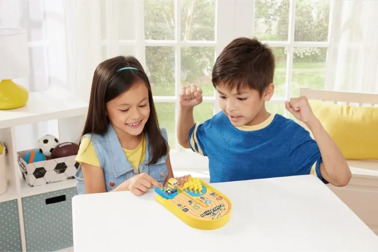 Minioni, U-turn Bowling, joc de indemanare