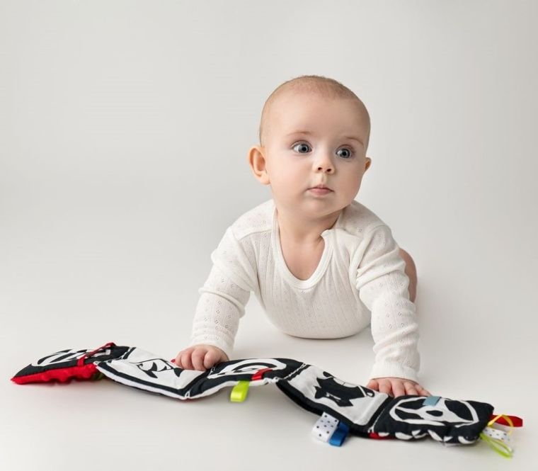 Mom's Care, carticica, jucarie senzoriala contrastanta, albastru