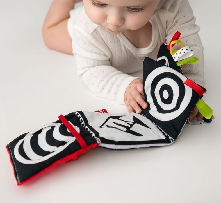 Mom's Care, carticica, jucarie senzoriala contrastanta, roz