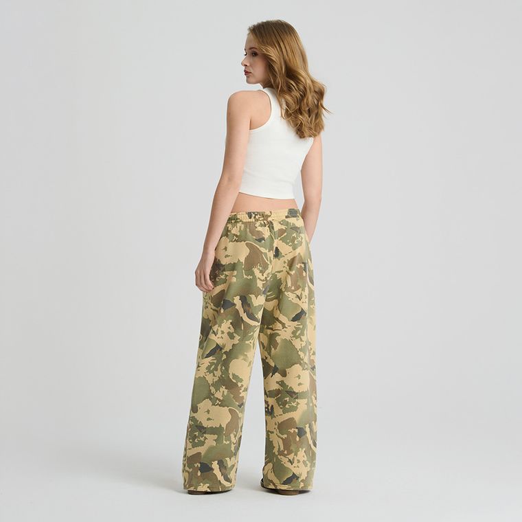 Pantaloni de trening cu model camuflaj si croiala baggy NOWEAR