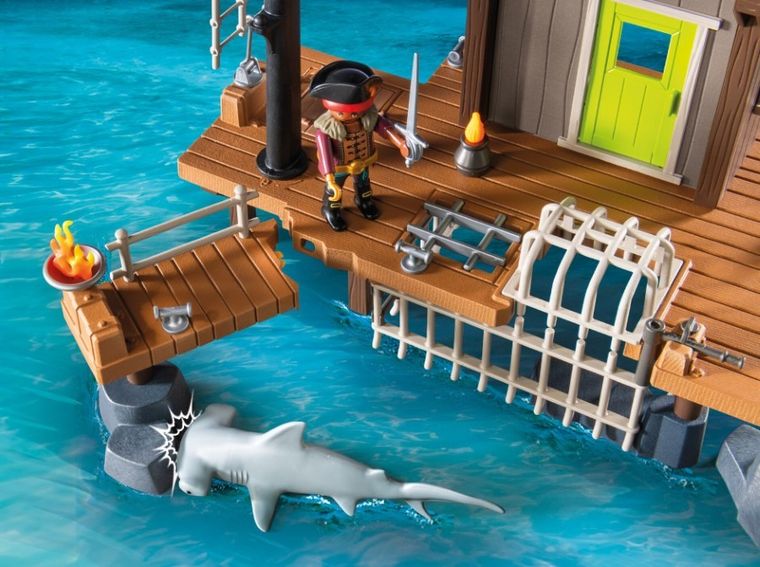 Playmobil, Pirates, Port de pirati cu inchisoare, 71792
