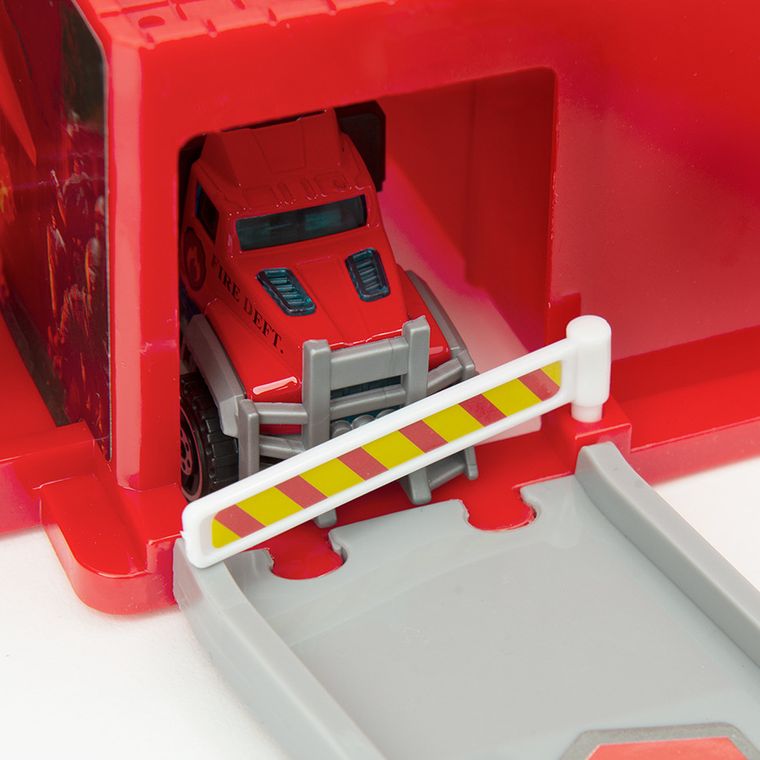 Smiki, Pompieri, garaj cu vehicule