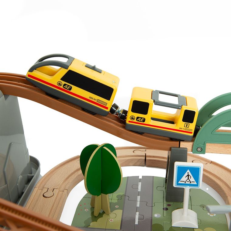 Smiki, sine de lemn cu trenulet electric si recipient de depozitare