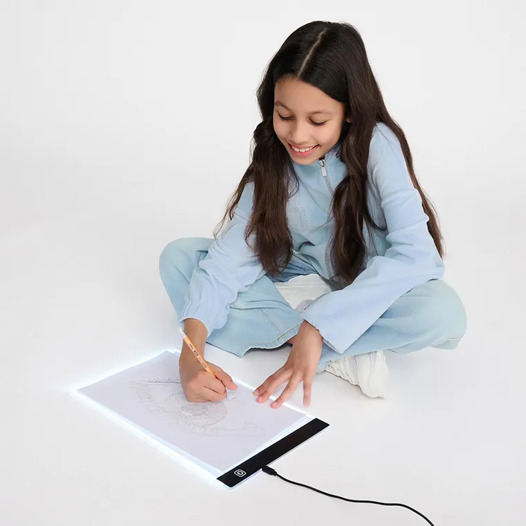 Smiki, tableta pentru desen cu lumini LED