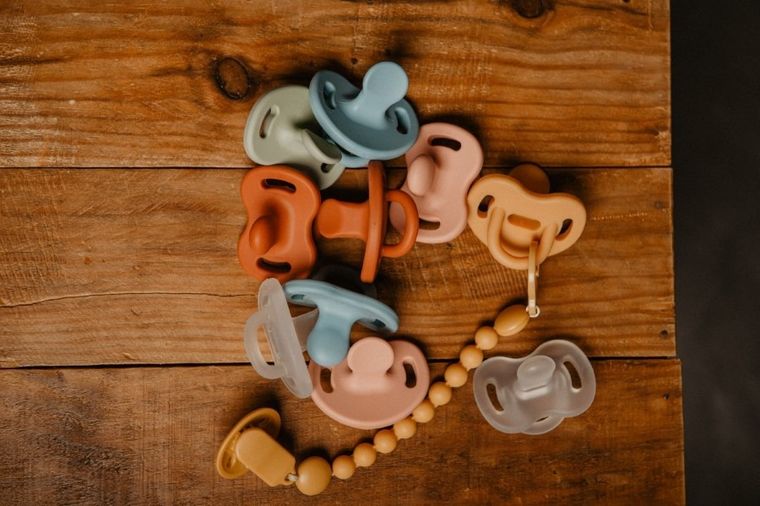 Suavinex, SX Pro, suzeta fiziologica din 100% silicon, 0-6 m, galben mustar