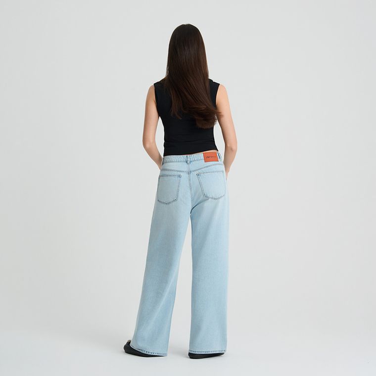 Top negru cu decolteu NOWEAR