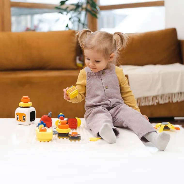 Topbright, Tabla de manipulare cu cub si elemente detasabile, 12 luni