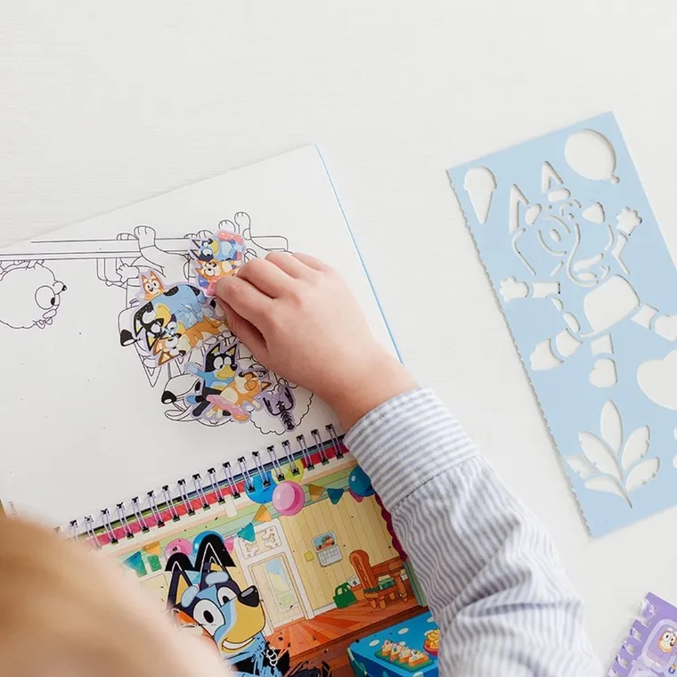 Totum, Bluey, carte de colorat si razuit cu stickere