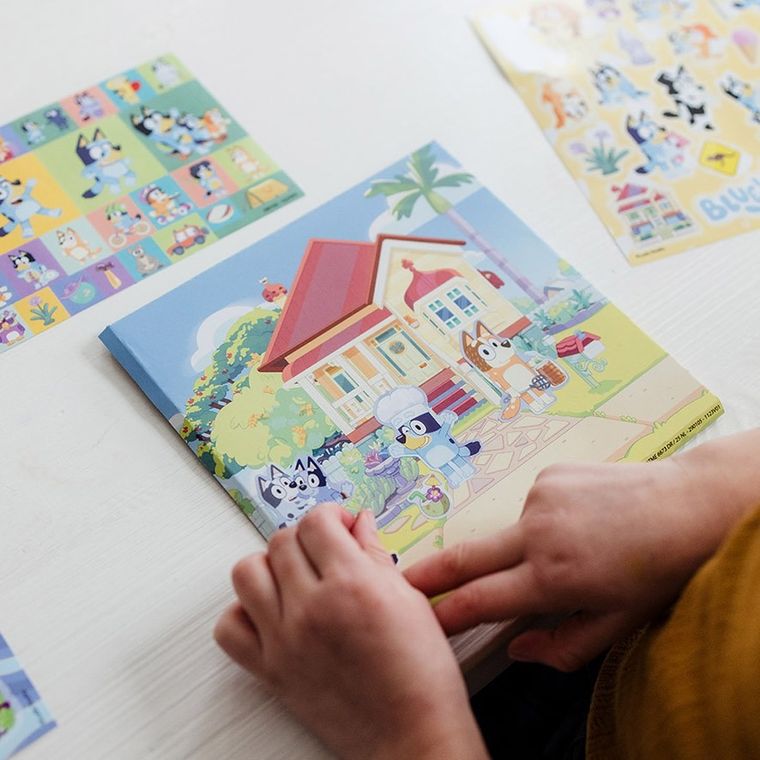 Totum, Bluey, set de stickere cu imagine de fundal