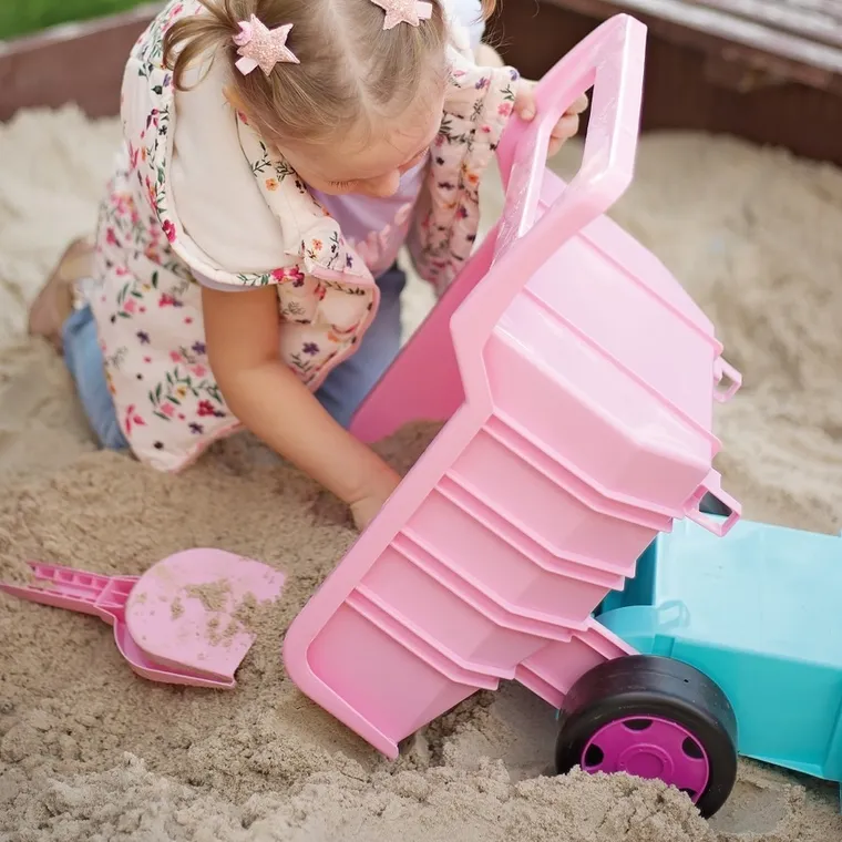 Wader, basculanta gigant pentru fete