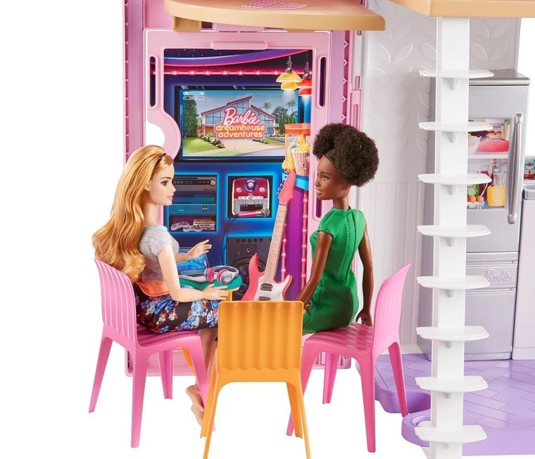 Barbie, Casa in Malibu + Kartul Stacie gratuit, set promotional cu papusa