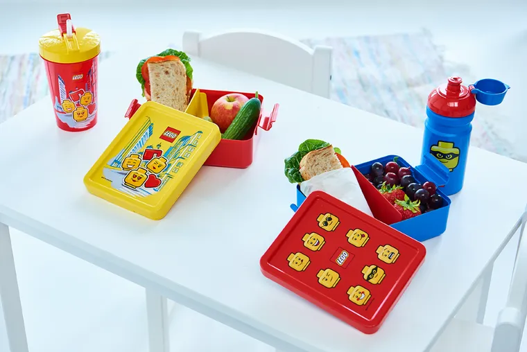 LEGO Classic, cutie pentru pranz si sticla de apa