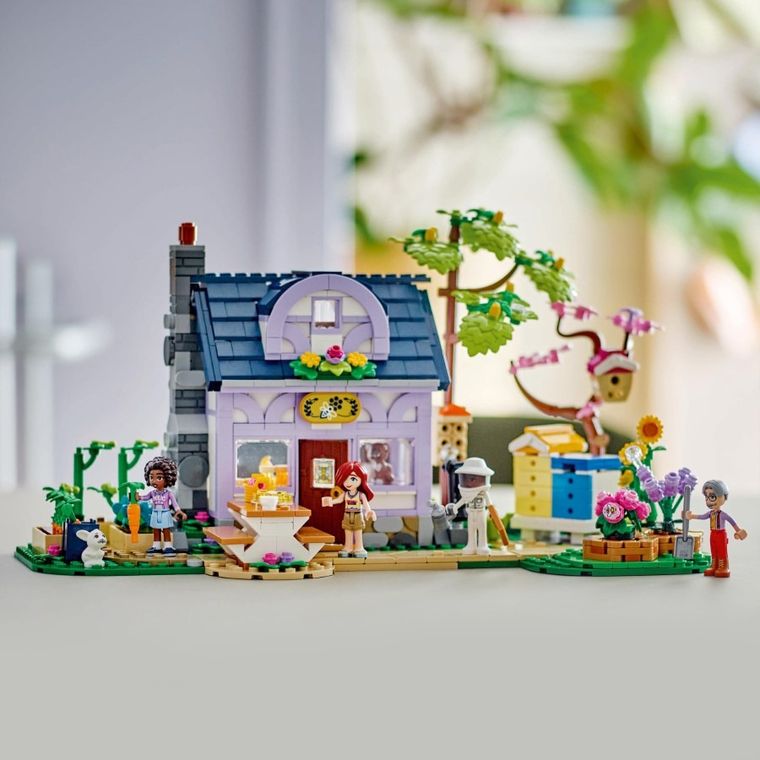 LEGO Friends, Casa apicultorilor si gradina cu flori, 42669