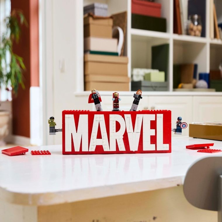 LEGO Marvel, Sigla si minifigurine MARVEL, 76313