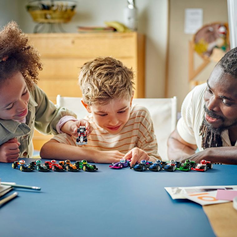 LEGO Minifigures, Masini de curse F1 de colectie, 71049