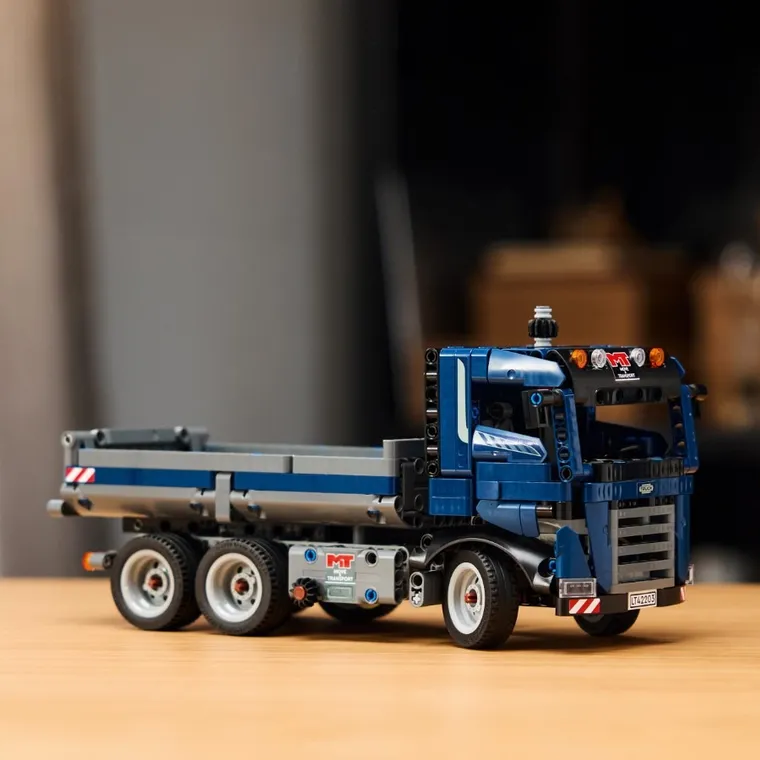 LEGO Technic, Camion cu bena basculanta, 42203