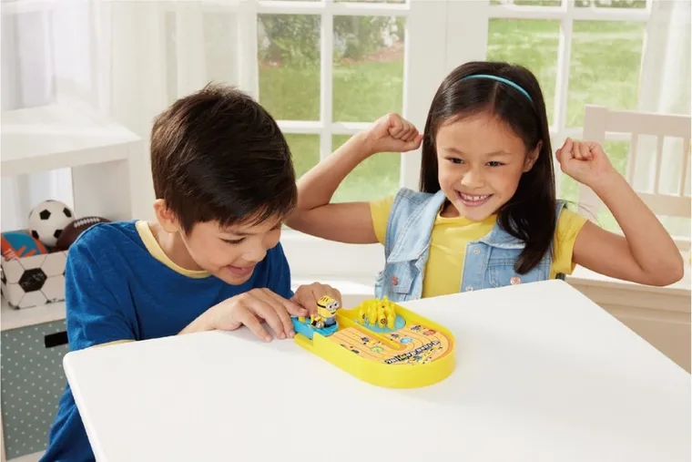 Minioni, U-turn Bowling, joc de indemanare