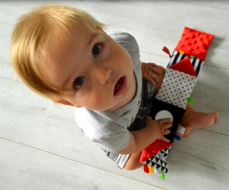 Mom's Care, carticica, jucarie senzoriala contrastanta, roz