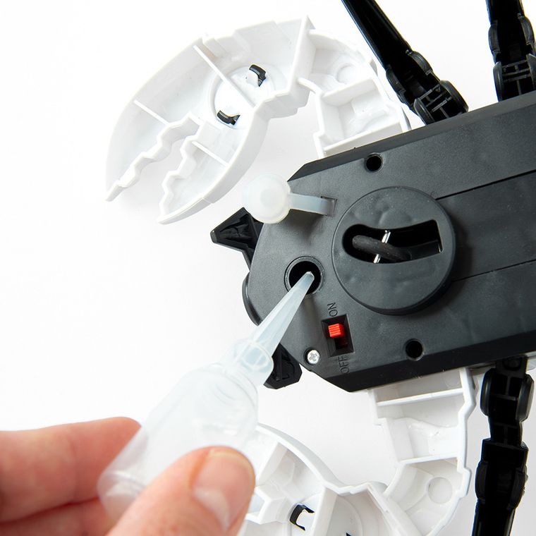 Scorpion, figurina cu telecomanda si functie de abur