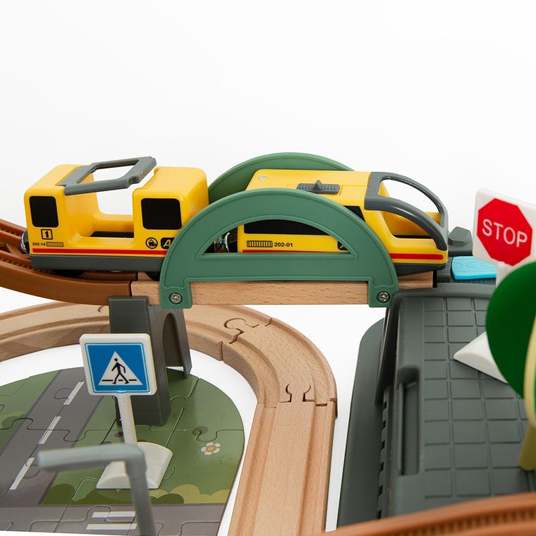 Smiki, sine de lemn cu trenulet electric si recipient de depozitare