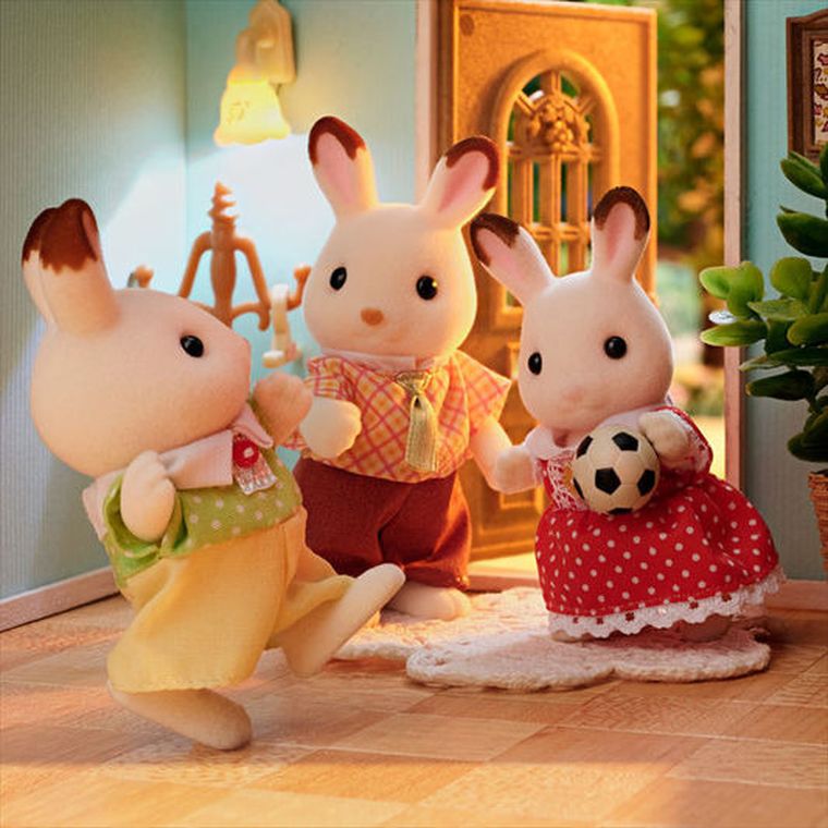 Sylvanian Families, Familia de iepurasi cu urechiuse de ciocolata, set de figurine, 5655