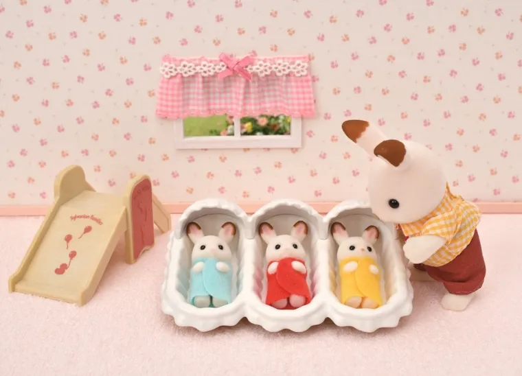 Sylvanian Families, Iepurasii tripleti cu urechiuse de ciocolata, set de figurine, 5532