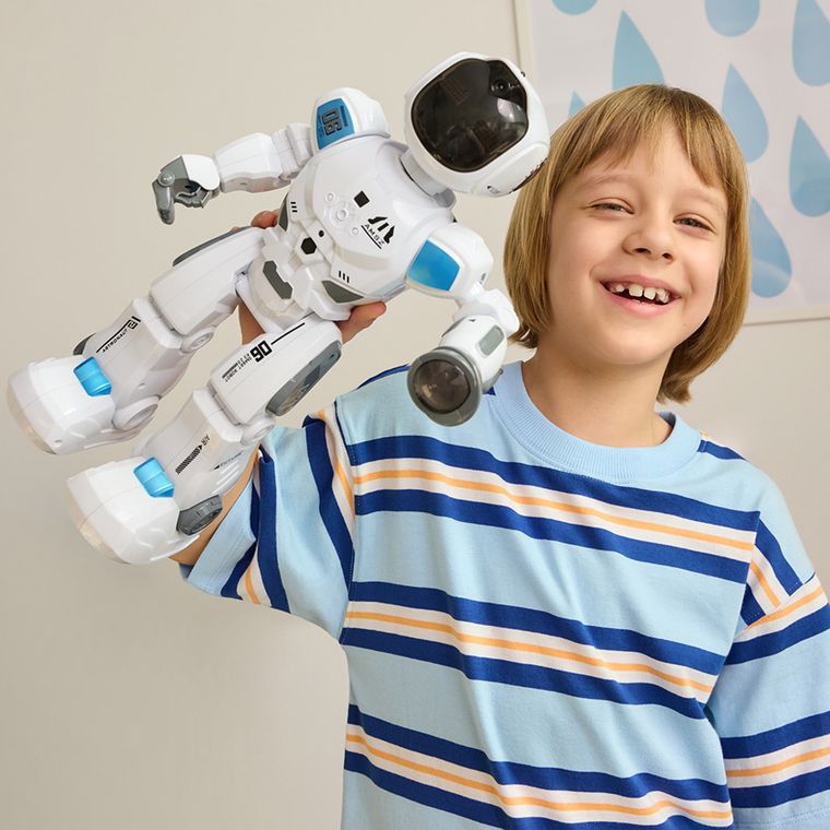 Tech-Bot, robot cu telecomanda