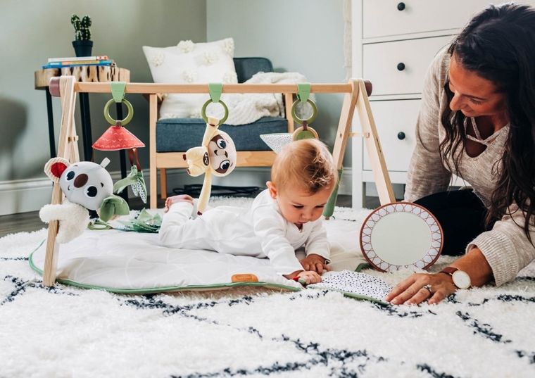 Tiny Love, Boho Chic, saltea de activitati pentru bebelusi cu suport din lemn