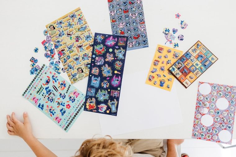 Totum, Lilo si Stitch, set mare de stickere, 300 elemente