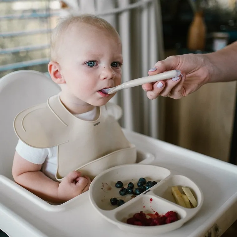 BabyOno, Farfurita din silicon cu ventuza, bej