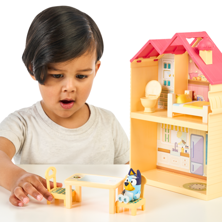 Bluey, casuta de familie, set cu figurina