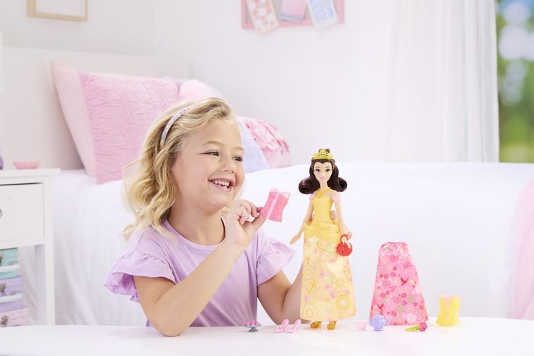 Disney Princess, Bella, set de papusa cu accesorii